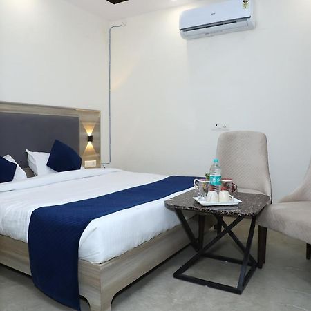 Lyf Corporate Suites - Noida Sector 19 Экстерьер фото
