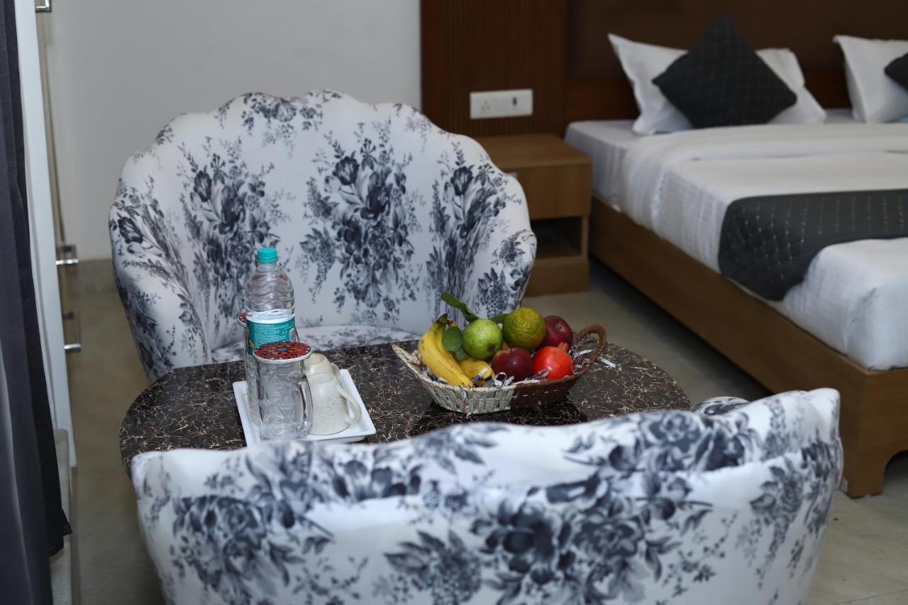 Lyf Corporate Suites - Noida Sector 19 Экстерьер фото