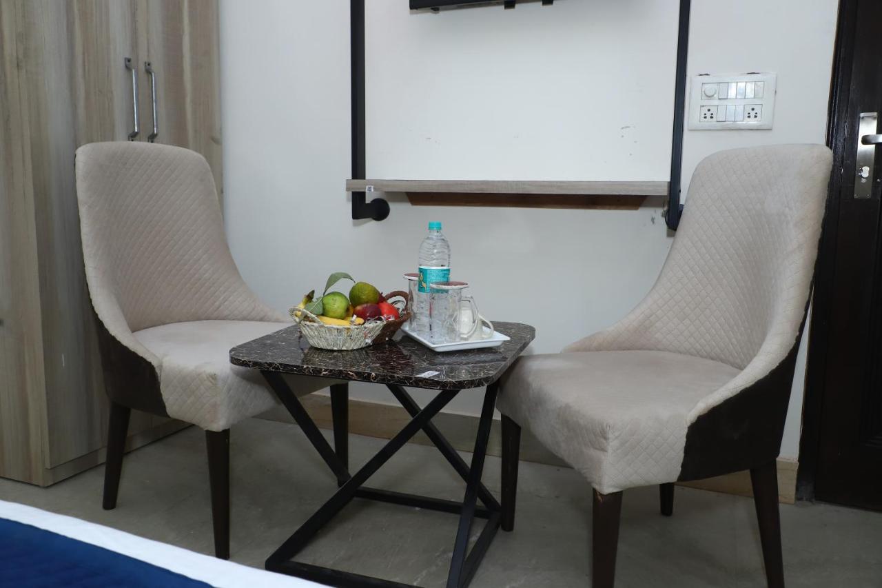 Lyf Corporate Suites - Noida Sector 19 Экстерьер фото