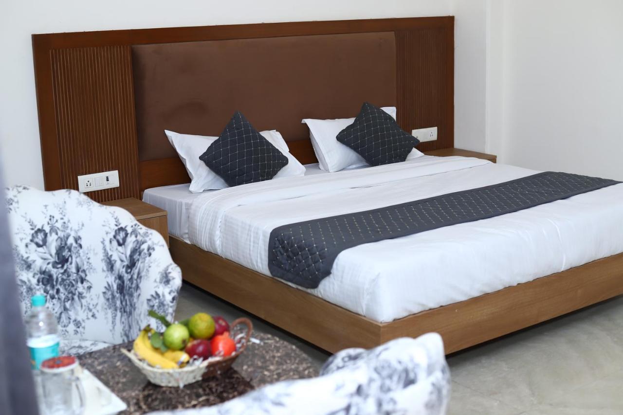 Lyf Corporate Suites - Noida Sector 19 Экстерьер фото