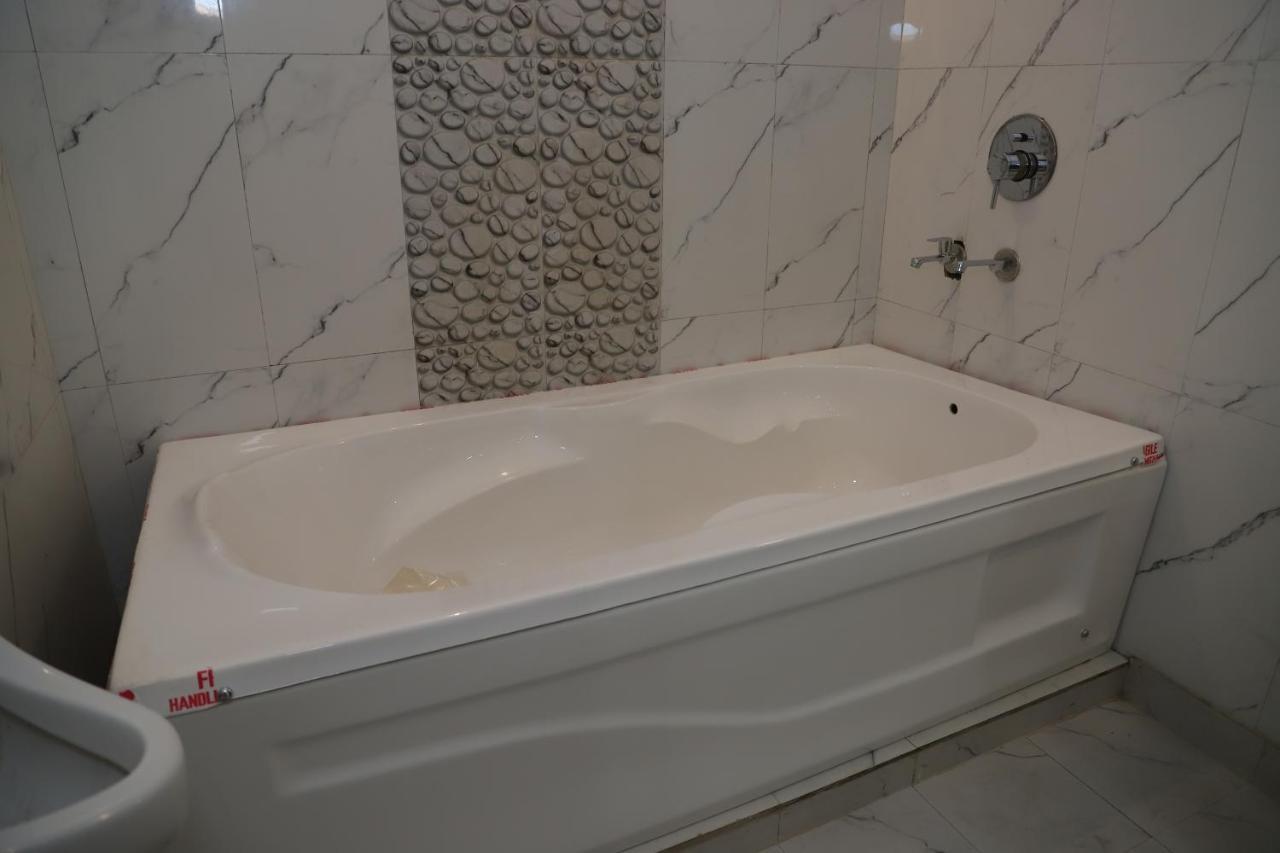 Lyf Corporate Suites - Noida Sector 19 Экстерьер фото