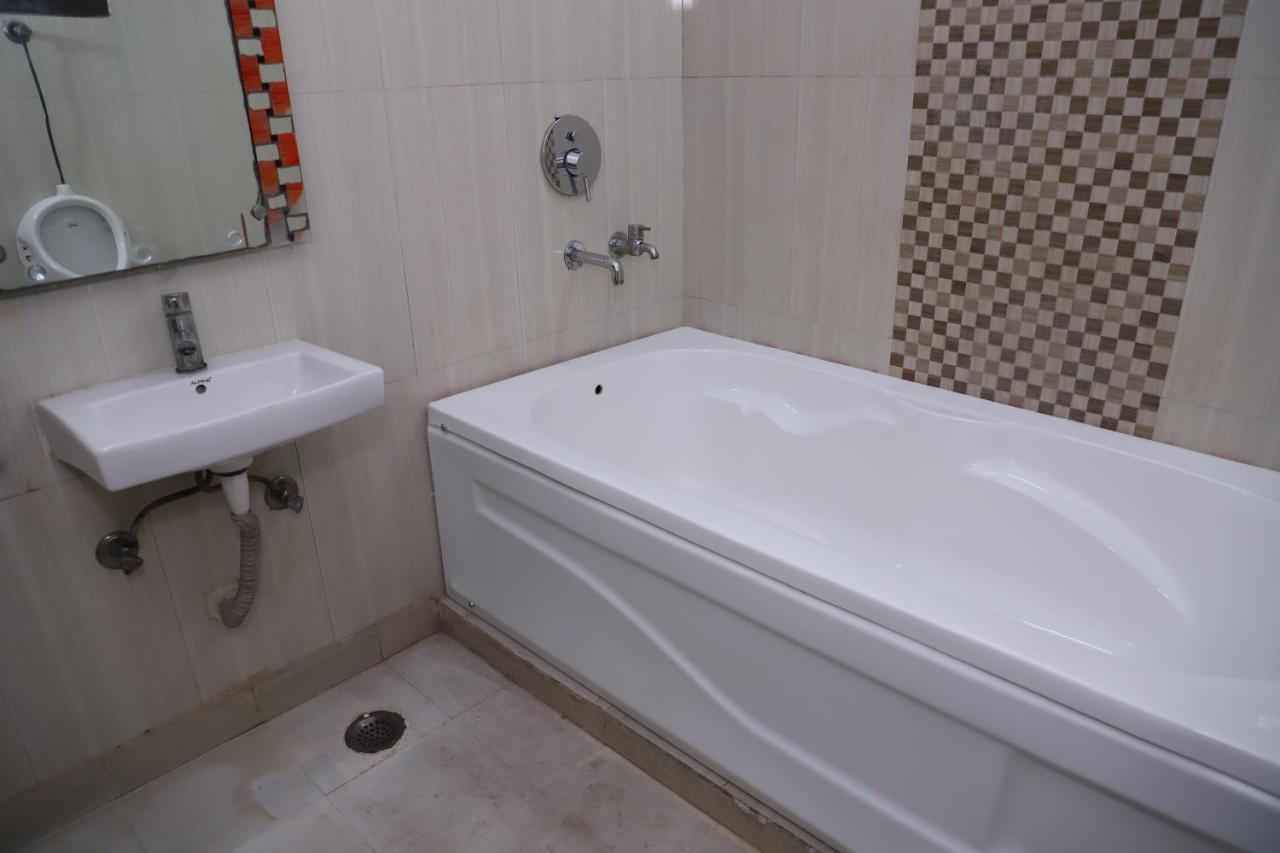 Lyf Corporate Suites - Noida Sector 19 Экстерьер фото