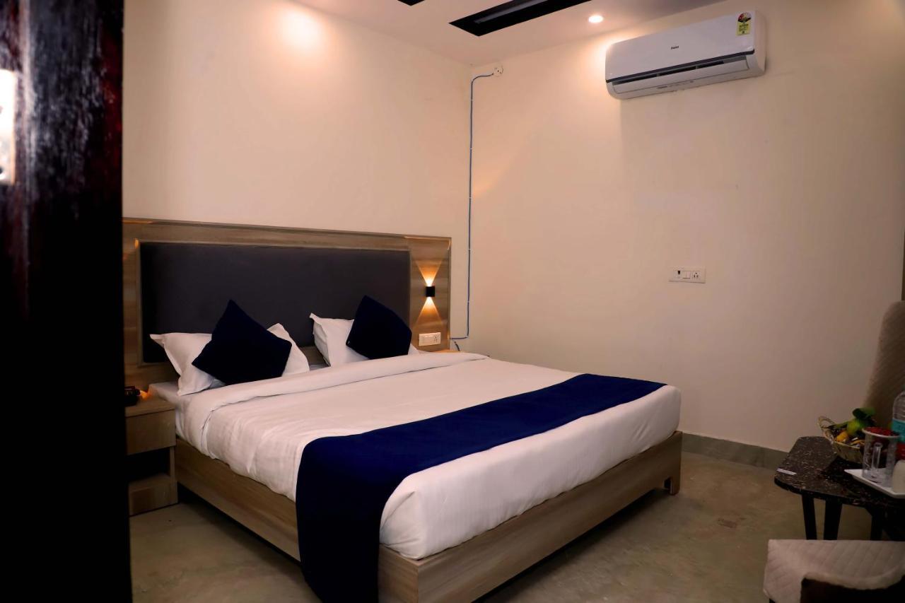 Lyf Corporate Suites - Noida Sector 19 Экстерьер фото